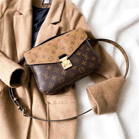 louis vuitton pochette metis 2021|louis vuitton pochette metis celebrities.